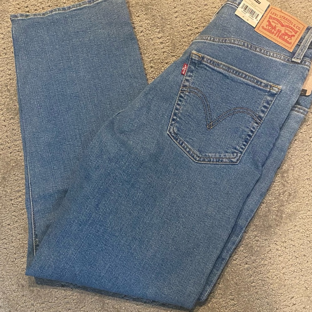 NWT- Levi’s rib cage ankle jeans 29 x 27